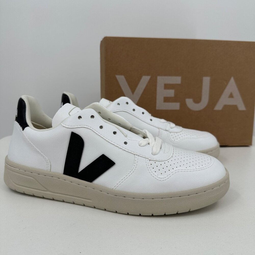 Veja V-10 CWL Sneakers size 9 Women's 40 EU White/Black Vegan Leather BRAZIL